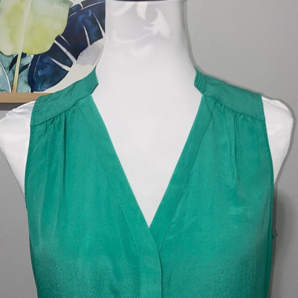Banana Republic silk button up sleeveless blouse - Picture 2 of 5
